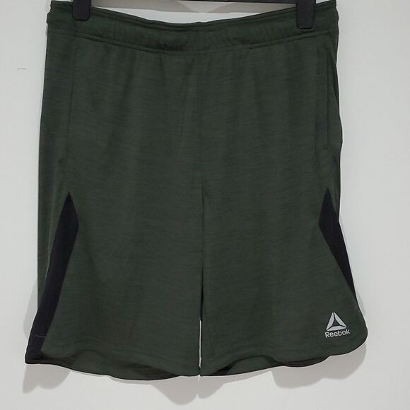 𝅺reebok olive green 35 Waist athletic shorts - Picture 2 of 7